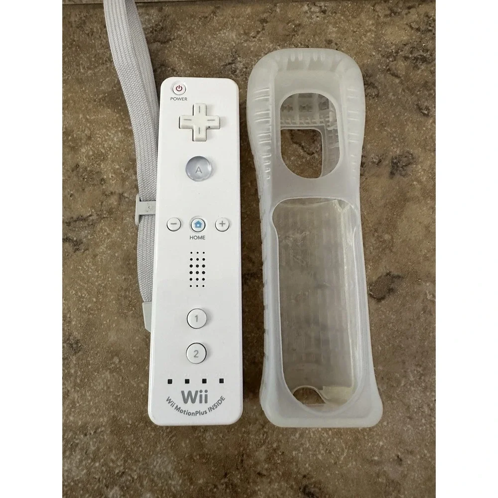 Wii Controller With Protection (Nintendo Wii RVL-036) Blemish